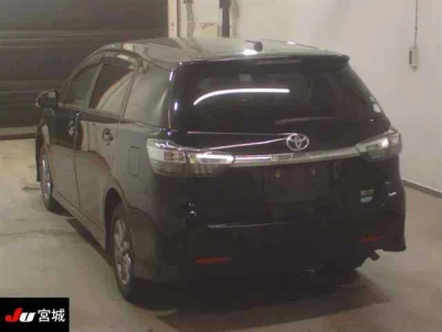 Toyota WISH  с аукциона в Японии