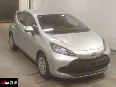 Toyota AQUA  с аукциона в Японии