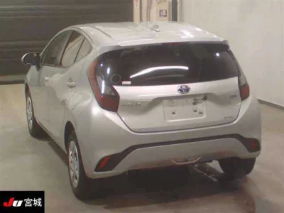 Toyota AQUA  с аукциона в Японии