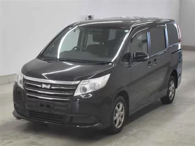 Toyota NOAH  с аукциона в Японии
