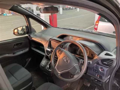 Toyota NOAH  с аукциона в Японии