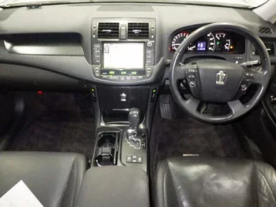 Toyota CROWN  с аукциона в Японии