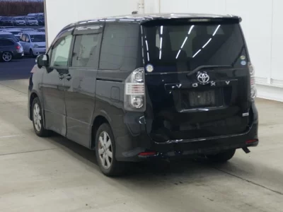 Toyota VOXY  с аукциона в Японии
