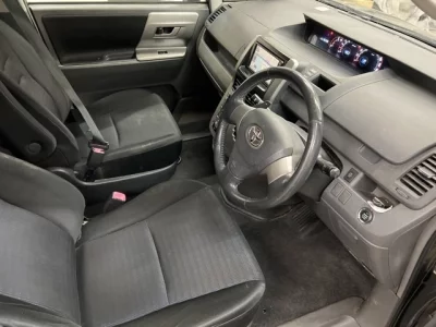 Toyota VOXY  с аукциона в Японии