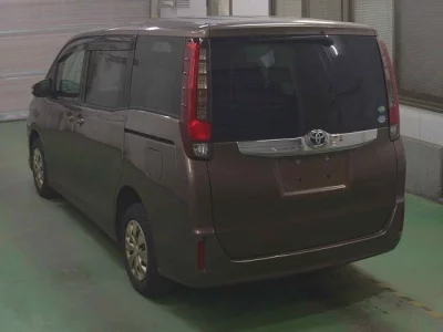Toyota NOAH  с аукциона в Японии