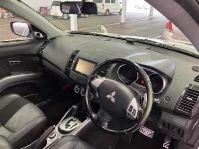 Mitsubishi OUTLANDER  с аукциона в Японии