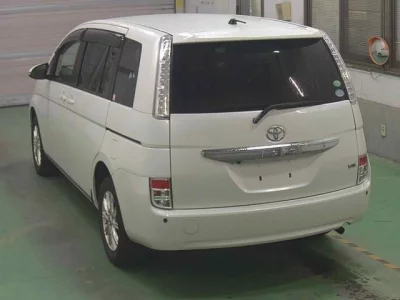 Toyota ISIS  с аукциона в Японии