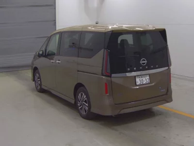 Nissan SERENA  с аукциона в Японии