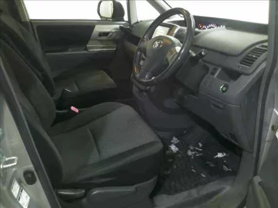 Toyota NOAH  с аукциона в Японии