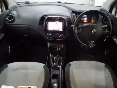Renault Captur  с аукциона в Японии