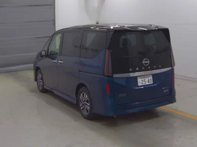 Nissan SERENA  с аукциона в Японии