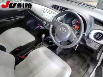 Toyota VITZ  с аукциона в Японии