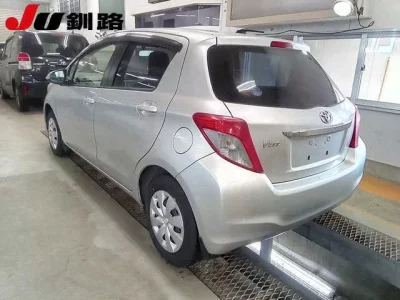 Toyota VITZ  с аукциона в Японии