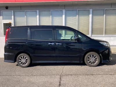 Toyota NOAH  с аукциона в Японии