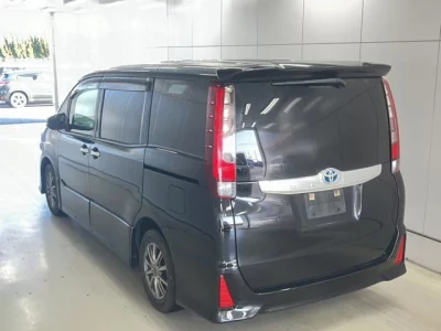 Toyota NOAH  с аукциона в Японии