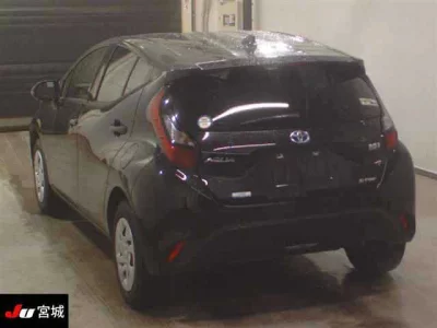 Toyota AQUA  с аукциона в Японии