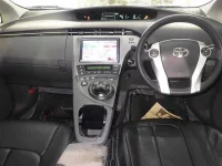 Toyota PRIUS лот № 1001 оценка R  с аукциона в Японии 5
