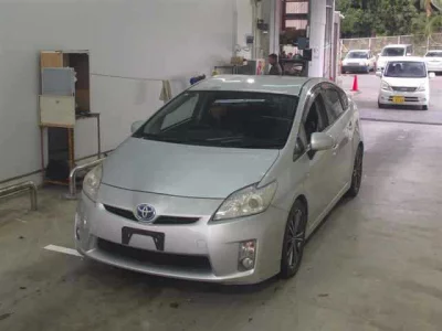 Toyota PRIUS  с аукциона в Японии