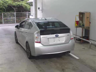 Toyota PRIUS  с аукциона в Японии