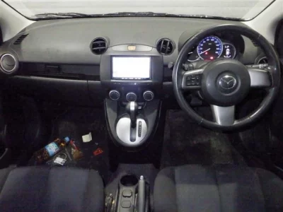 Mazda DEMIO  с аукциона в Японии