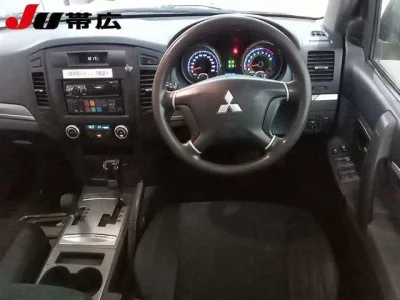 Mitsubishi PAJERO  с аукциона в Японии