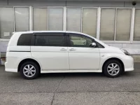 Toyota ISIS лот № 3059 оценка 4  с аукциона в Японии 2