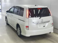 Toyota ISIS лот № 3059 оценка 4  с аукциона в Японии 1