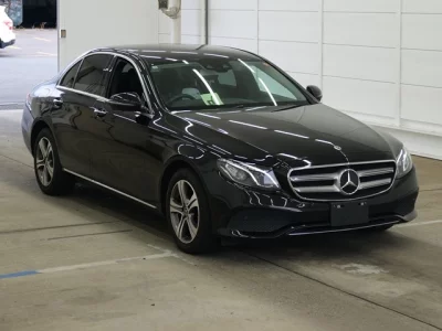 Mercedes-Benz E CLASS  с аукциона в Японии