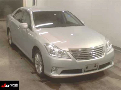 Toyota CROWN  с аукциона в Японии