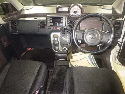 Toyota SPADE  с аукциона в Японии