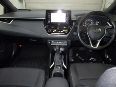 Toyota COROLLA SPORT  с аукциона в Японии