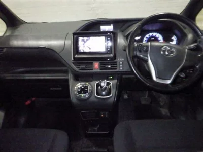 Toyota VOXY  с аукциона в Японии