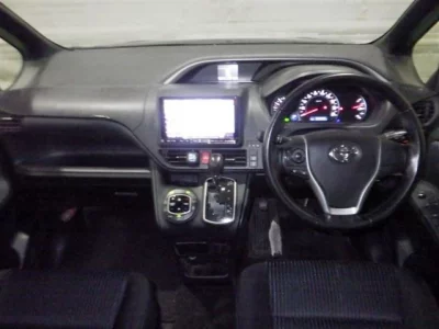 Toyota VOXY  с аукциона в Японии
