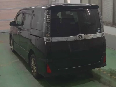 Toyota VOXY  с аукциона в Японии