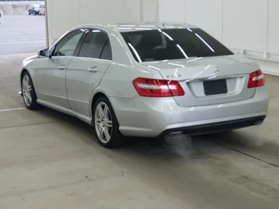 Mercedes-Benz E CLASS  с аукциона в Японии