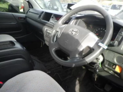 Toyota HIACE  с аукциона в Японии