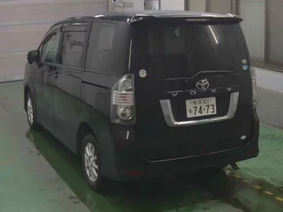 Toyota VOXY  с аукциона в Японии