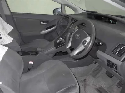 Toyota PRIUS  с аукциона в Японии