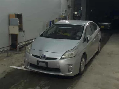 Toyota PRIUS  с аукциона в Японии