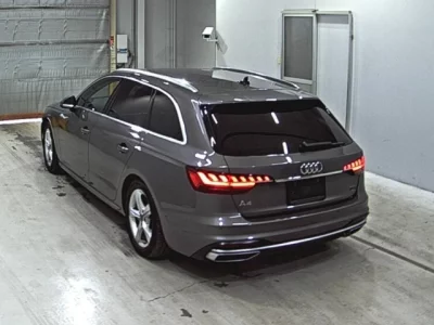 Audi A4  с аукциона в Японии