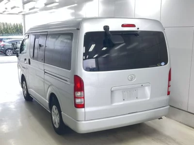 Toyota HIACE  с аукциона в Японии