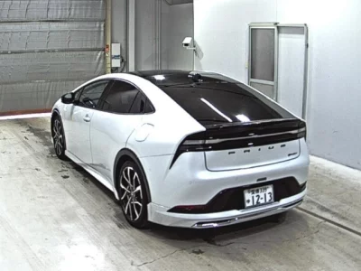 Toyota PRIUS  с аукциона в Японии