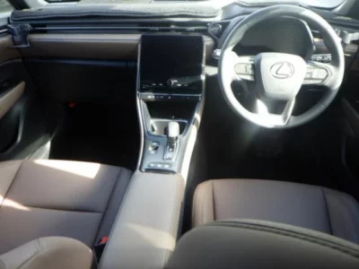 Lexus LBX  с аукциона в Японии