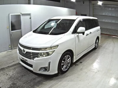 Nissan ELGRAND  с аукциона в Японии