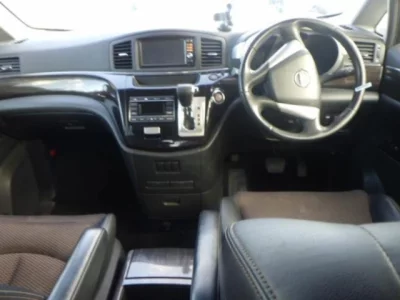 Nissan ELGRAND  с аукциона в Японии