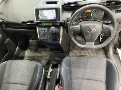 Toyota WISH  с аукциона в Японии