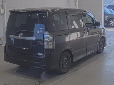 Toyota VOXY  с аукциона в Японии