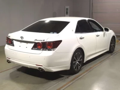 Toyota CROWN  с аукциона в Японии