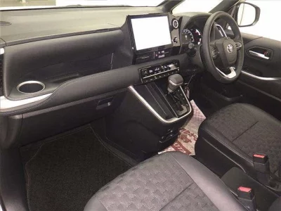 Toyota VOXY  с аукциона в Японии