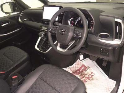Toyota VOXY  с аукциона в Японии